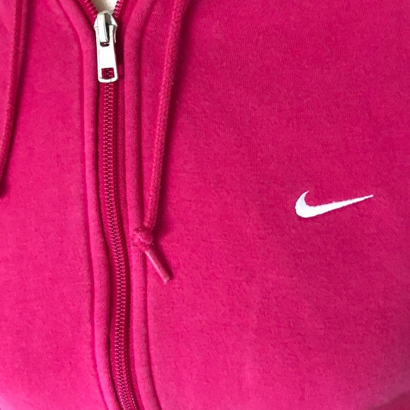Nike hoody.
Medium but fit like small! - Picture 4 of 5
